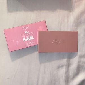 CIATÉ LONDON
Velvet Eyeshadow Palette